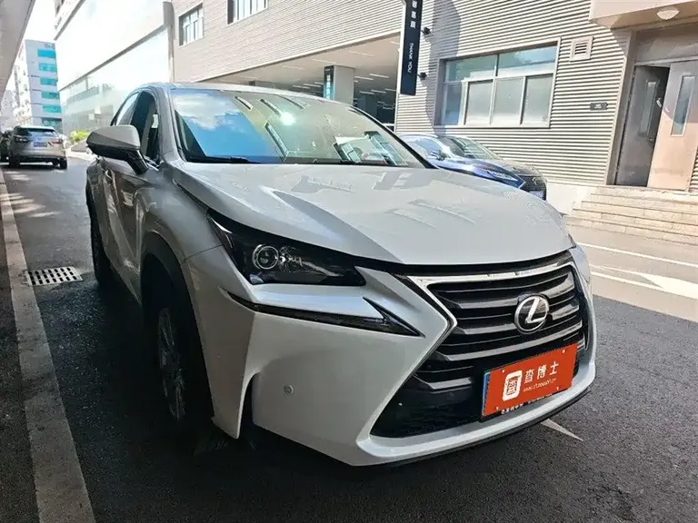Lexus NX 200 FWD Sharp Travel