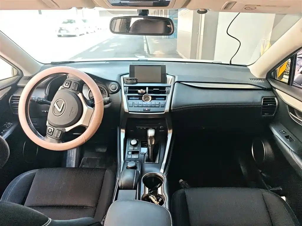Lexus NX 200 FWD Sharp Travel