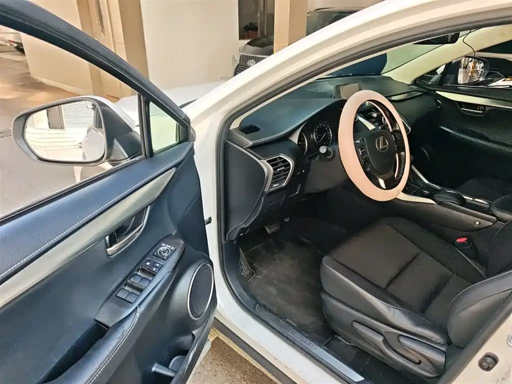 Lexus NX 200 FWD Sharp Travel