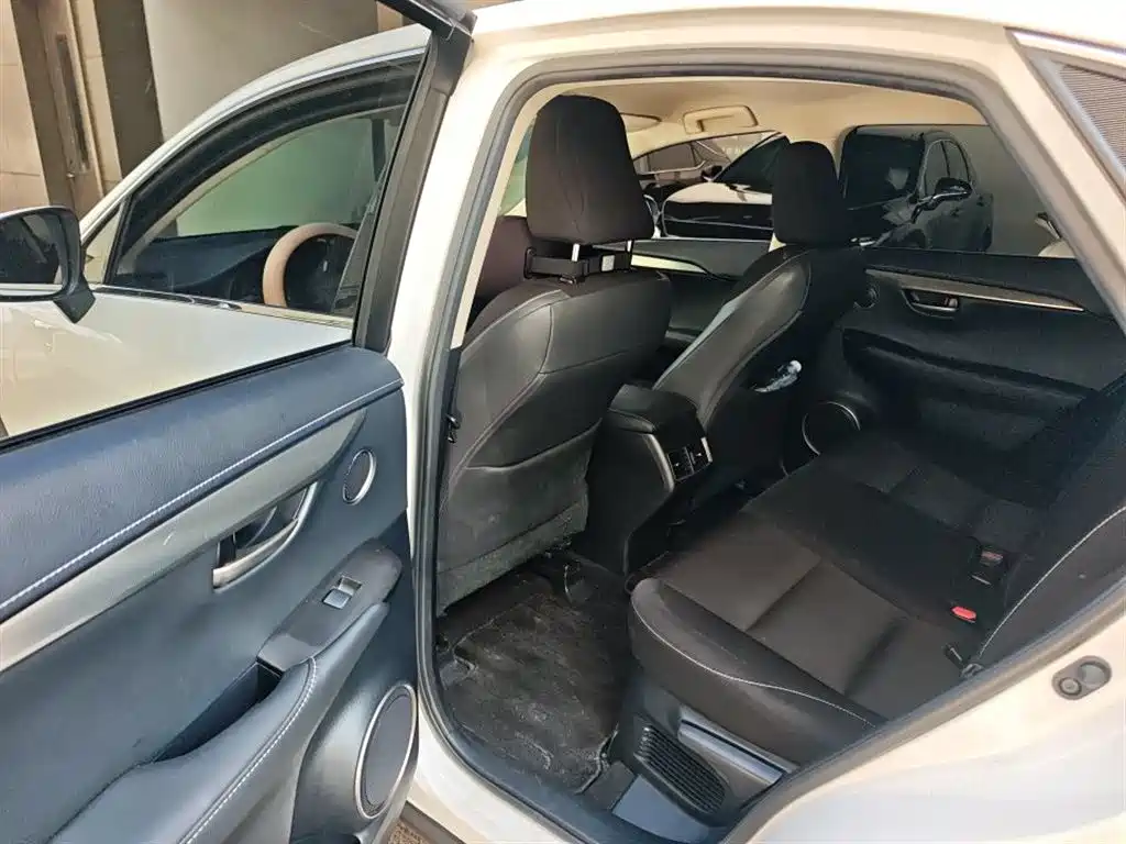 Lexus NX 200 FWD Sharp Travel