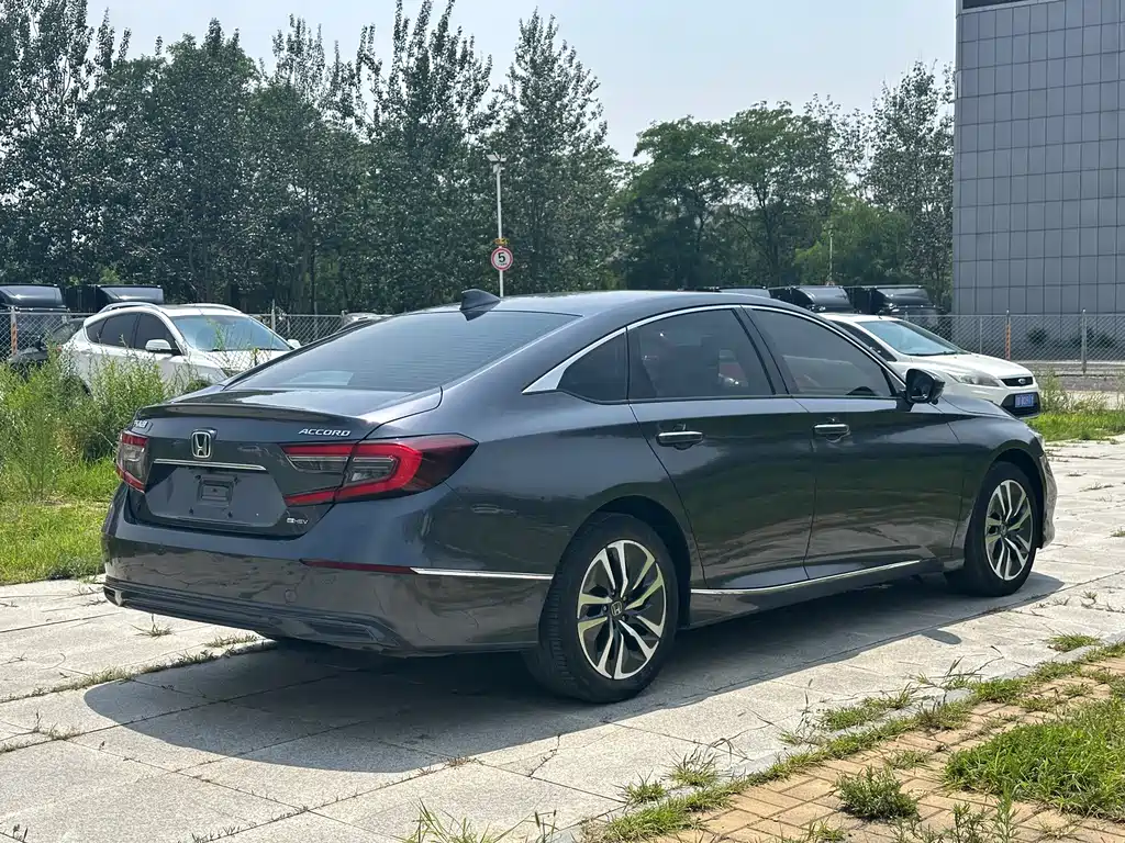 Accord Sharp· Hybrid 2.0 L Sharp Leading