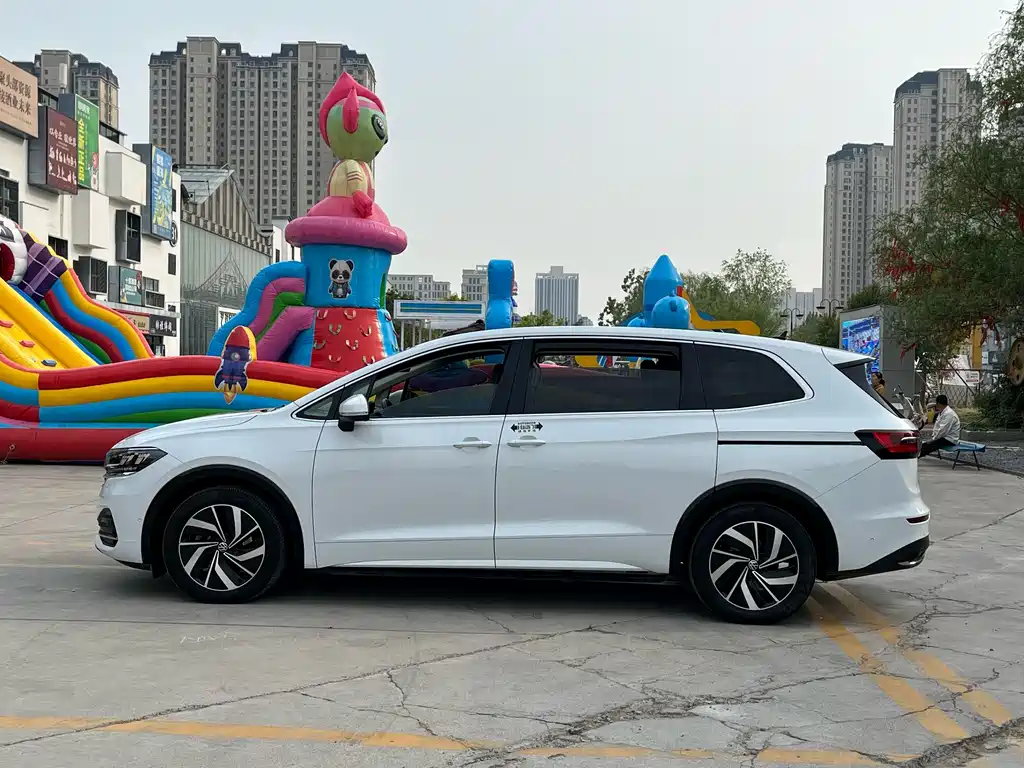 Viloran 330 TSI Luxury