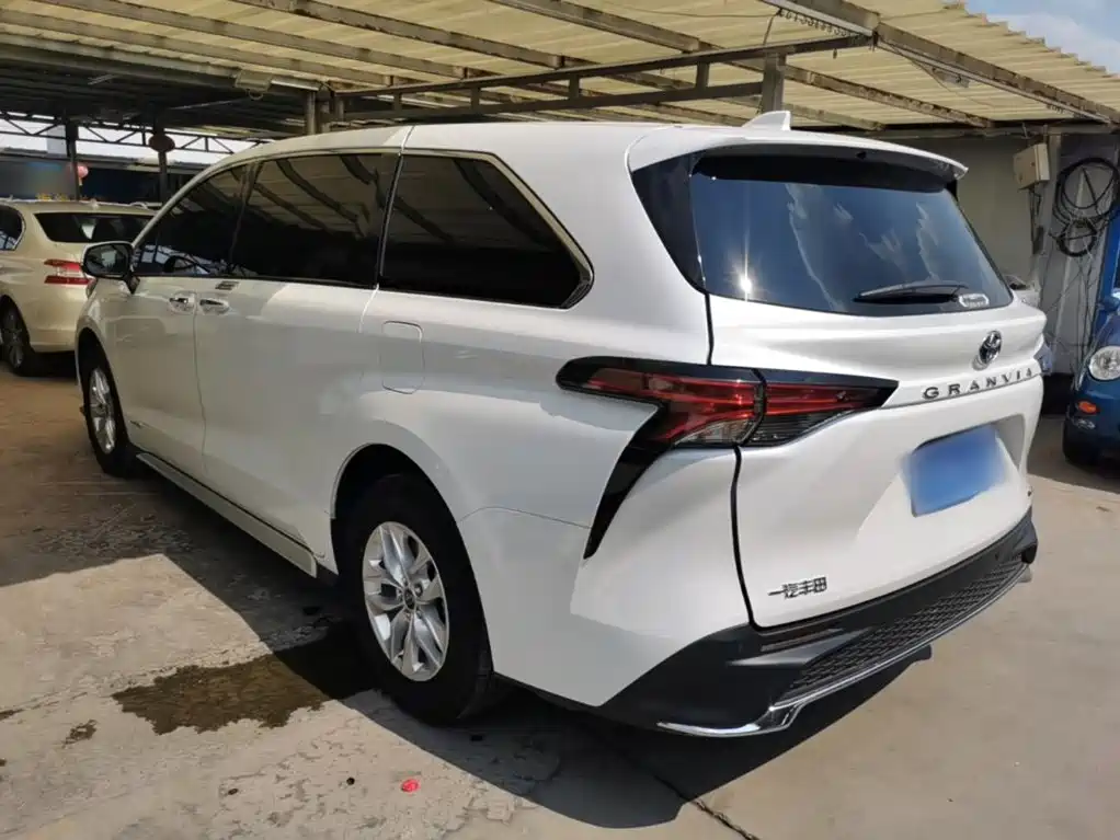 Granvia 2.5 L Hybrid Comfort