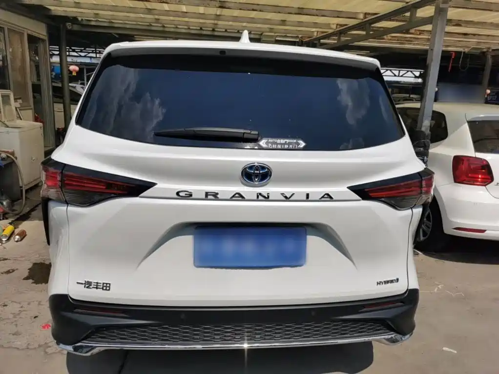 Granvia 2.5 L Hybrid Comfort