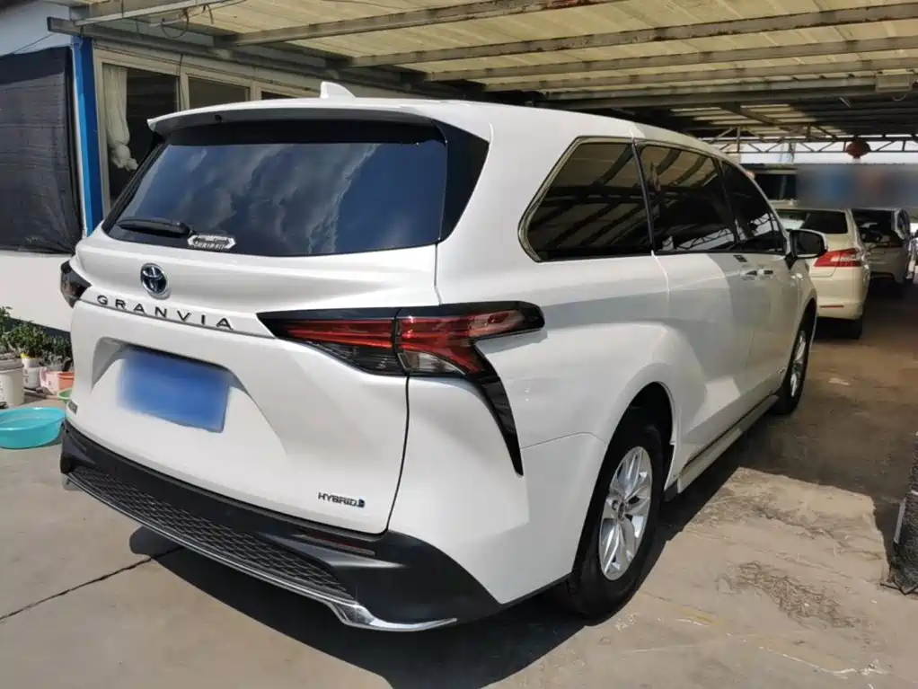 Granvia 2.5 L Hybrid Comfort
