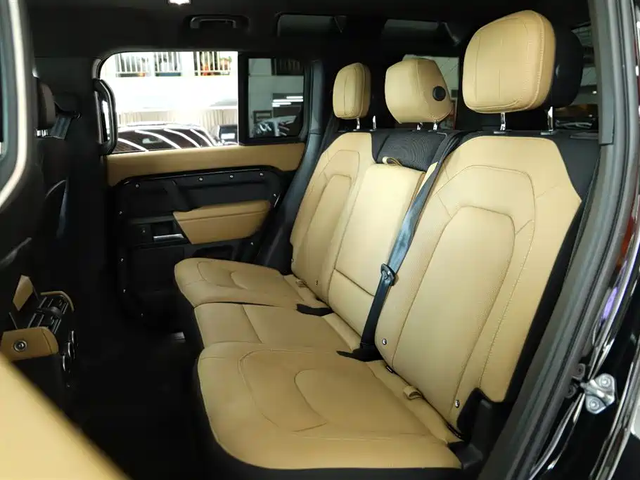 Land Rover Defender 110 3.0 T P400 X-Dynamic HSE