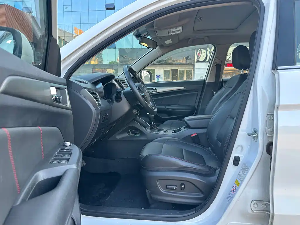 Changan CS75 1.8 T Auto Distinguished CN-V