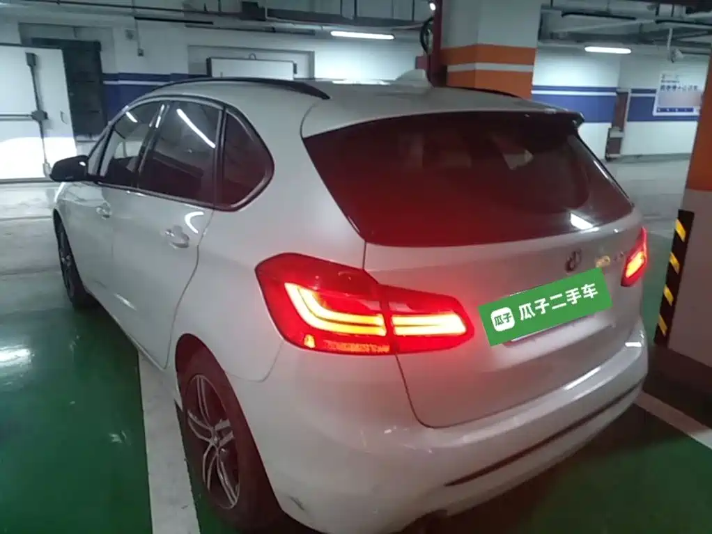 BMW 2 Series Tourer (Import) 218 i Sport Design Package