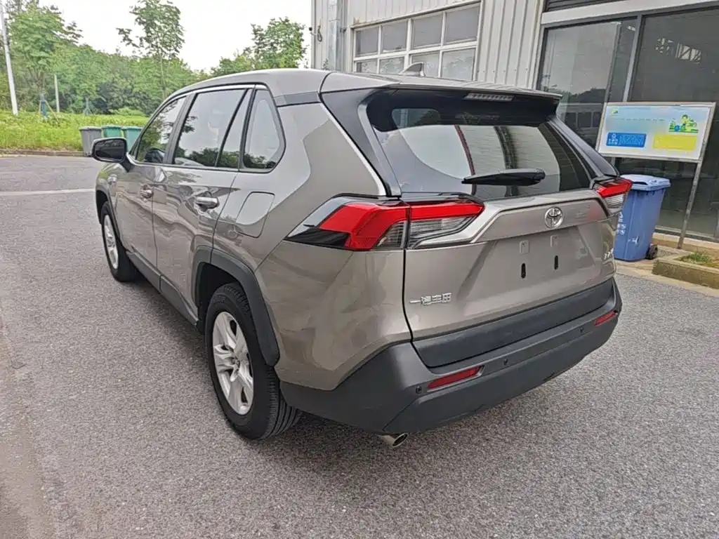 RAV4 2.0 L CVT 2 WD Urban