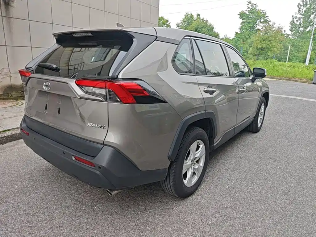 RAV4 2.0 L CVT 2 WD Urban