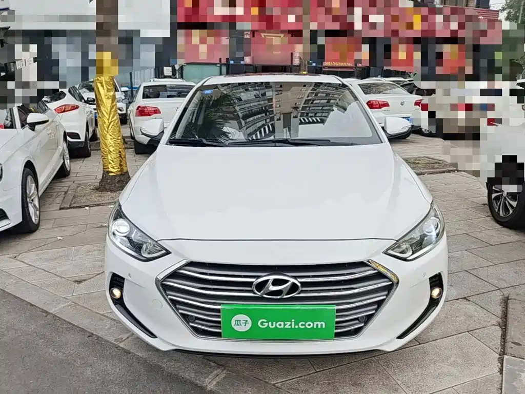 Elantra 1.6 L Auto Smart Dazzle · Luxury