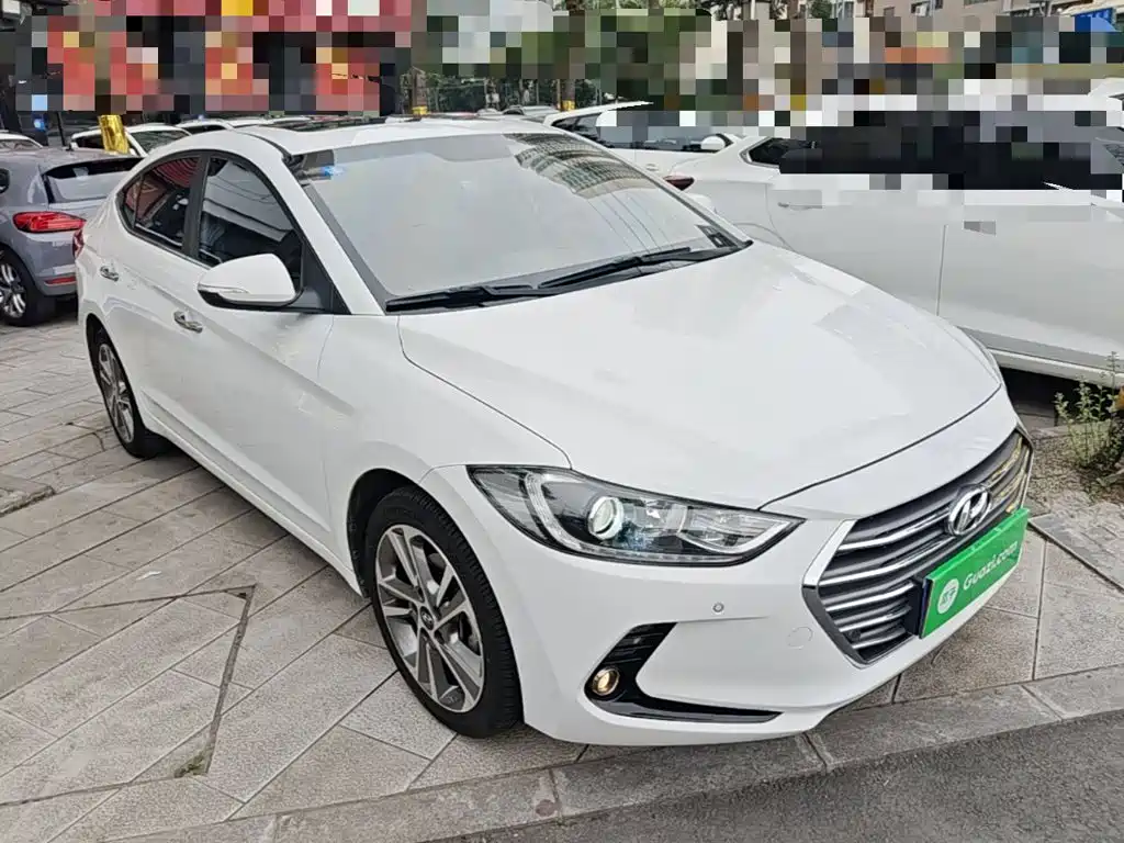 Elantra 1.6 L Auto Smart Dazzle · Luxury