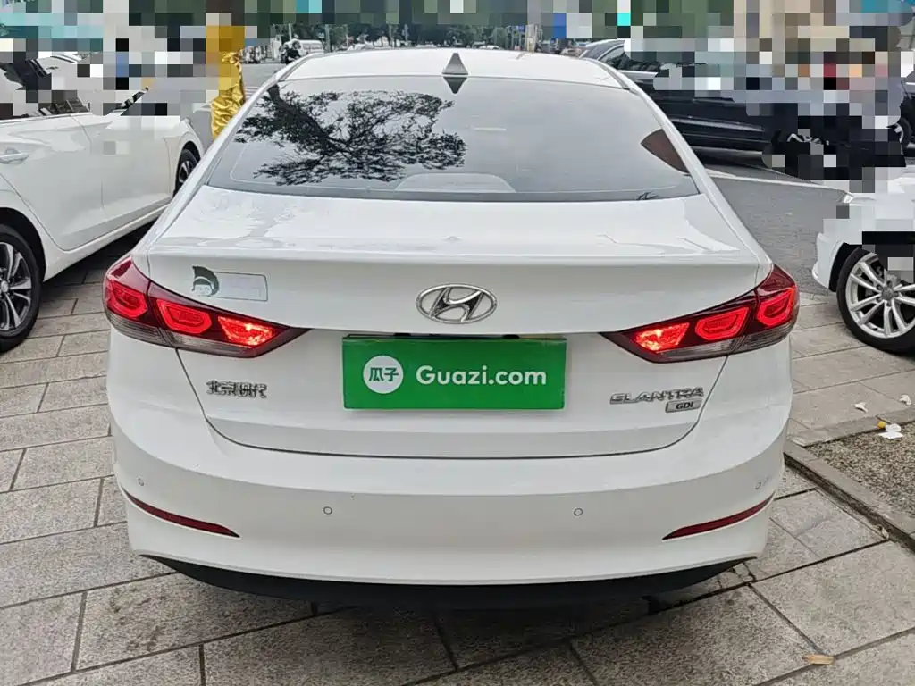 Elantra 1.6 L Auto Smart Dazzle · Luxury