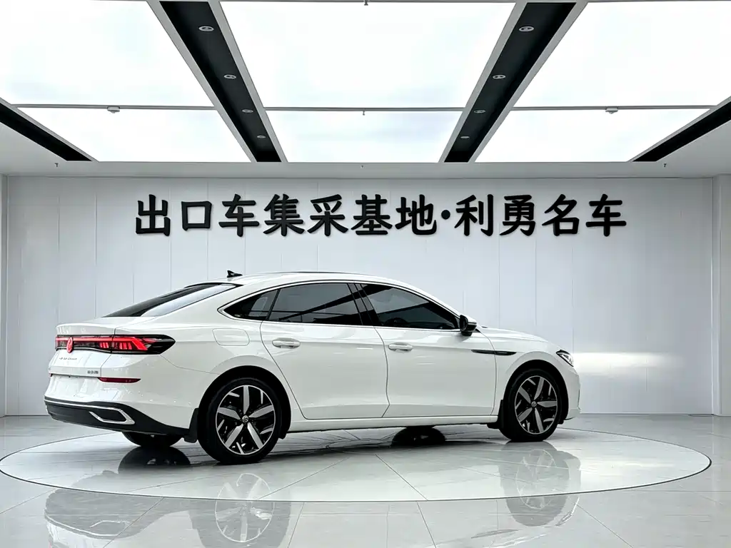 Lamando Lamando L 280 TSI DSG Spicy Cool