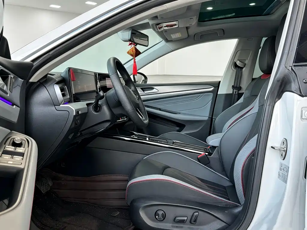 Lamando Lamando L 280 TSI DSG Spicy Cool