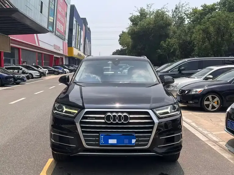 Audi Q7 45 TFSI Tech