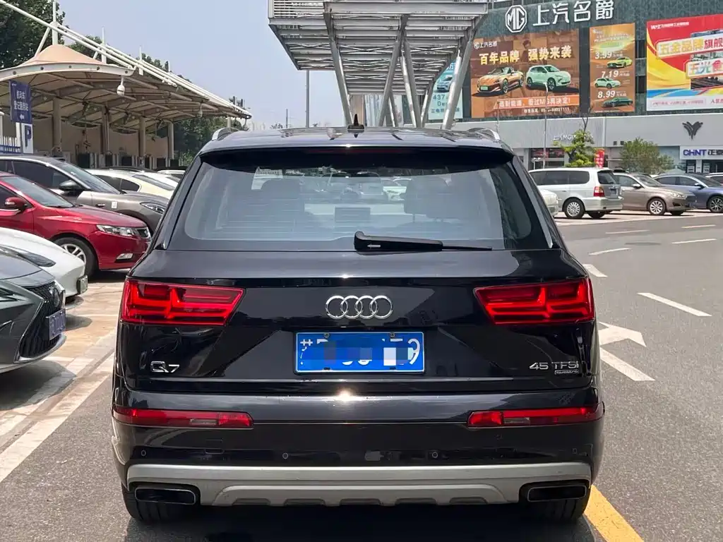 Audi Q7 45 TFSI Tech