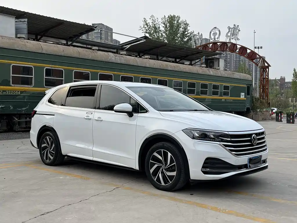 Viloran 330 TSI Luxury