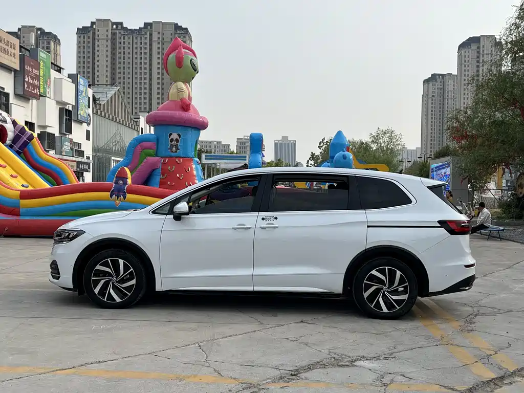 Viloran 330 TSI Luxury