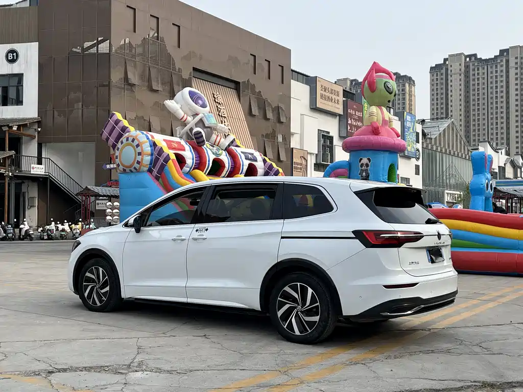 Viloran 330 TSI Luxury