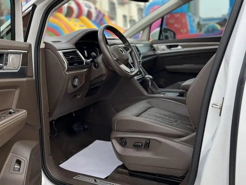 Viloran 330 TSI Luxury