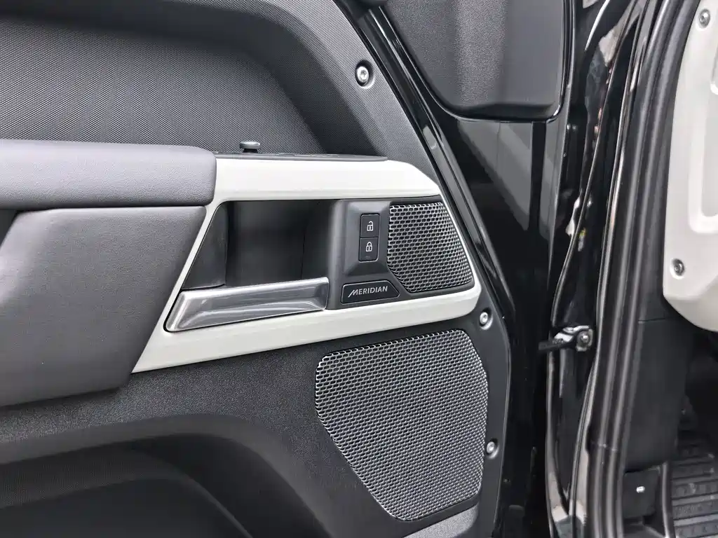 Land Rover Defender 110 3.0 T P400 X-DYNAMIC HSE