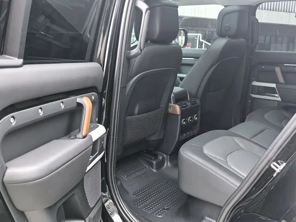 Land Rover Defender 110 3.0 T P400 X-DYNAMIC HSE