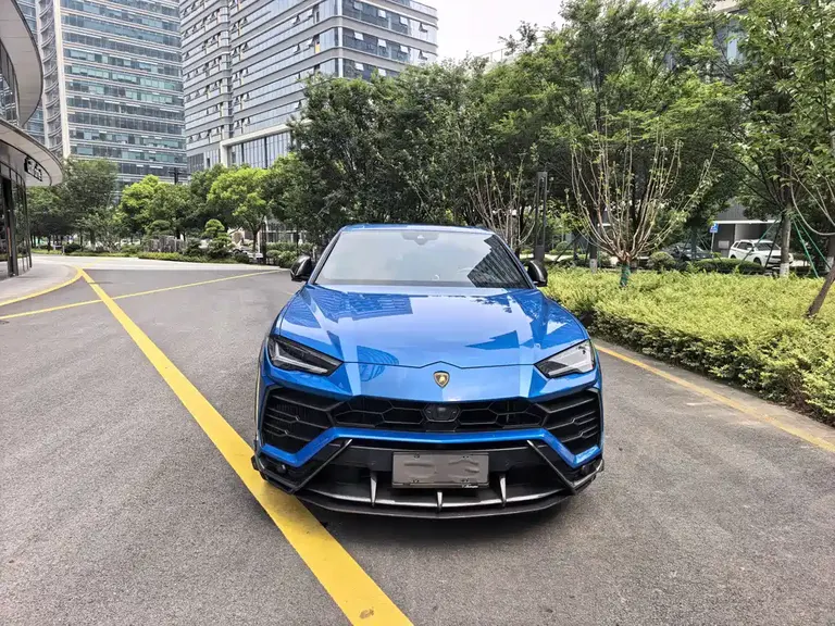 Lamborghini Urus 4.0 T V8
