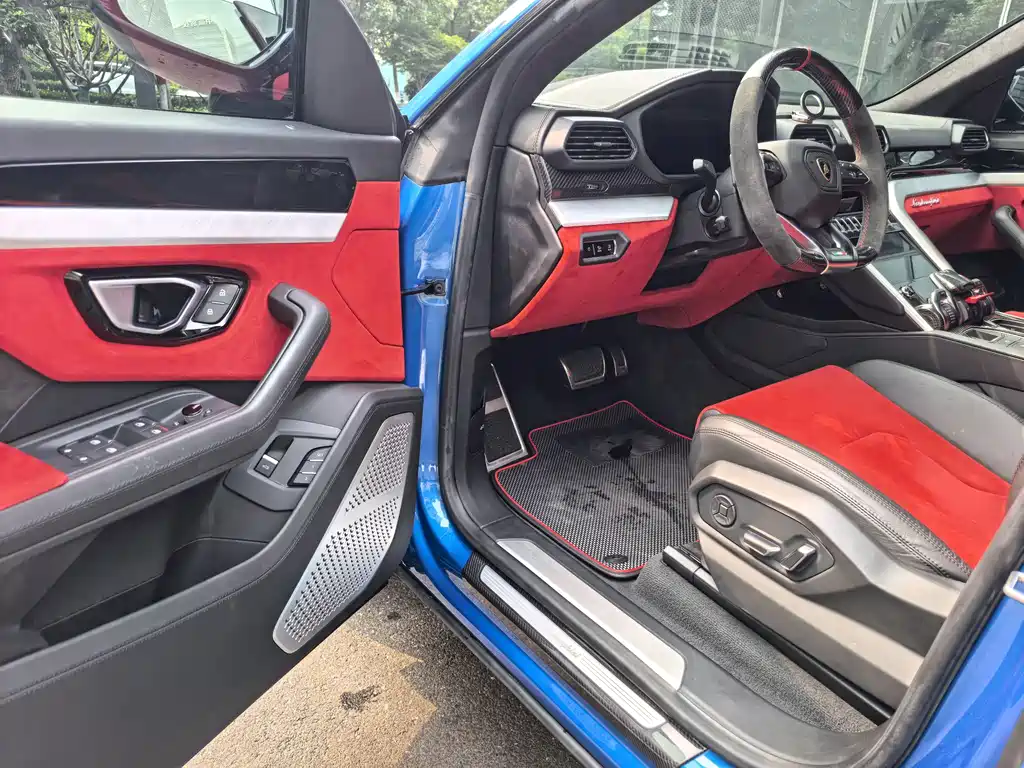 Urus 4.0 T V8