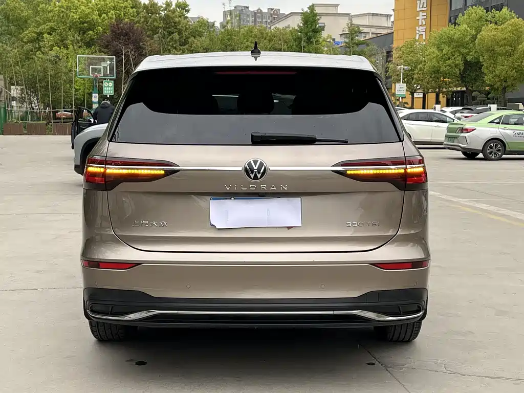 Viloran 330 TSI Luxury