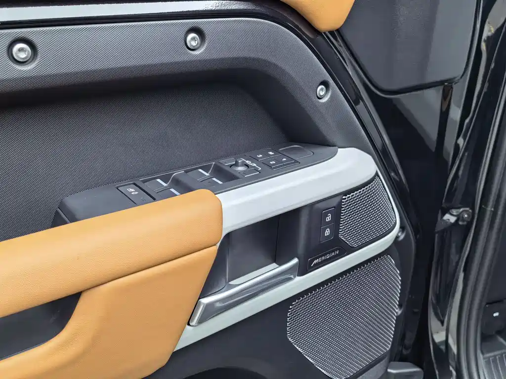 Land Rover Defender 110 3.0 T P400 X-DYNAMIC HSE