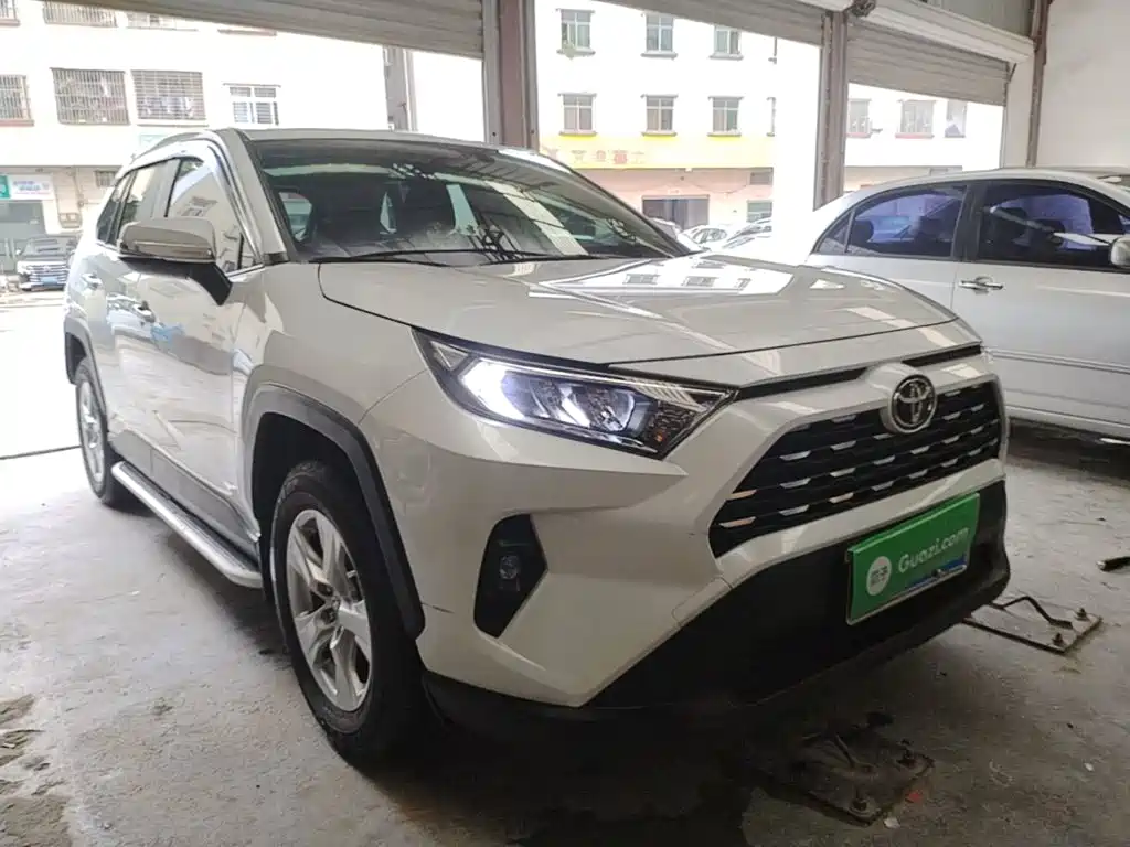 RAV4 2.0 L CVT 2 WD Urban