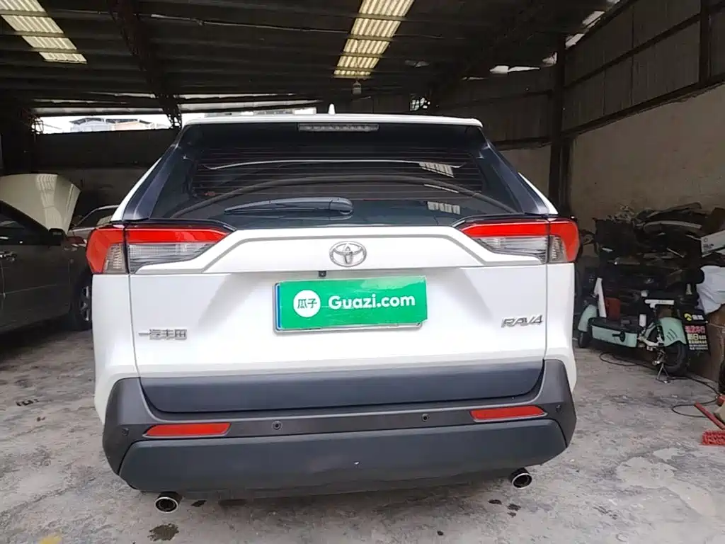 RAV4 2.0 L CVT 2 WD Urban
