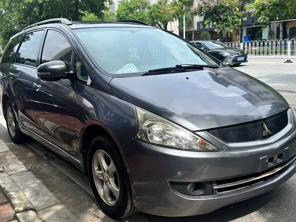 Grandis 格蓝迪 2009款 2.4 七座舒适版