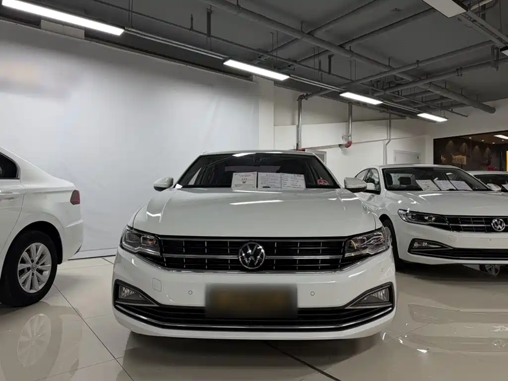 Bora 1.5 L Auto Elite Connected