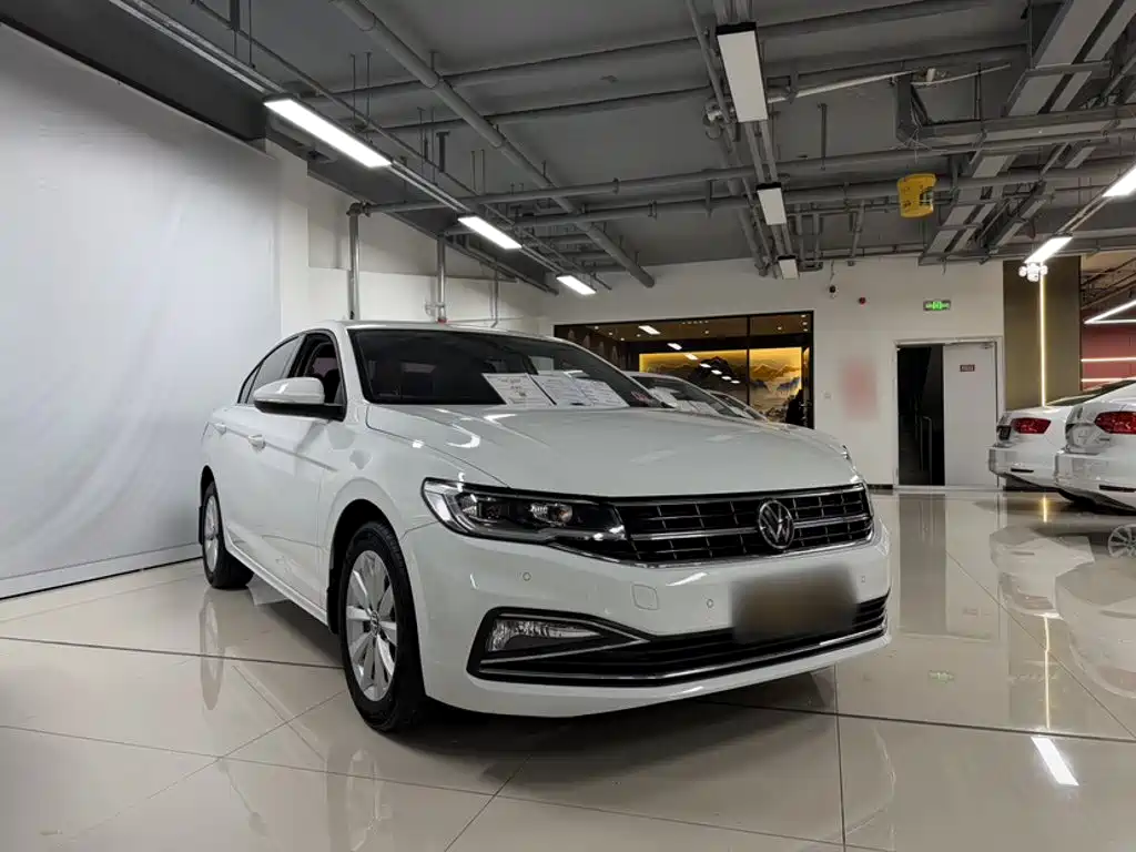 Bora 1.5 L Auto Elite Connected
