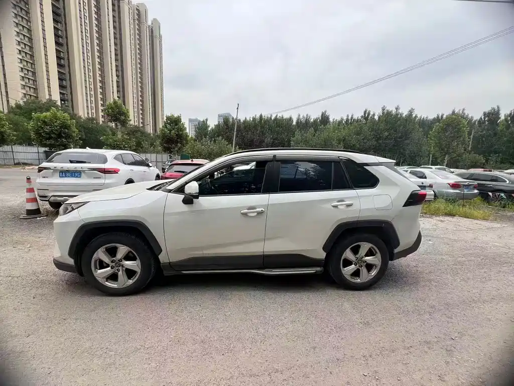 RAV4 2.0 L CVT 2 WD Style