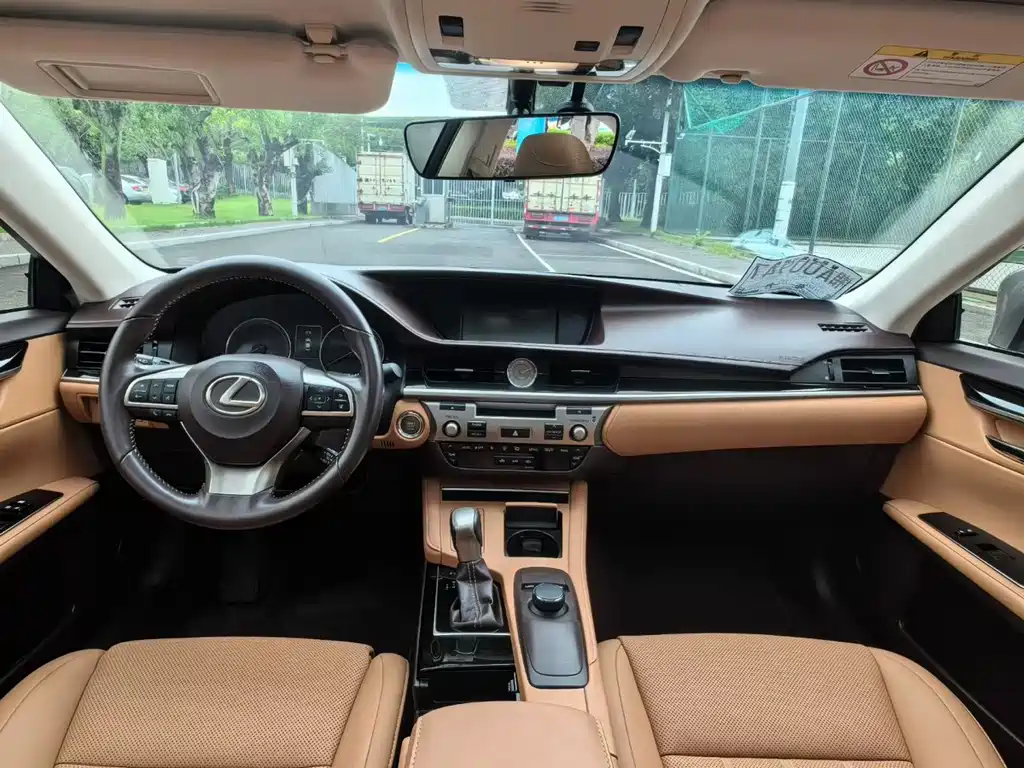 Lexus ES 200 Elite