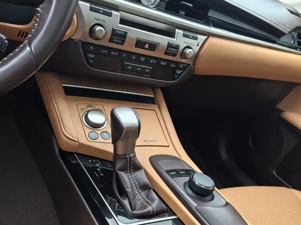 Lexus ES 200 Elite