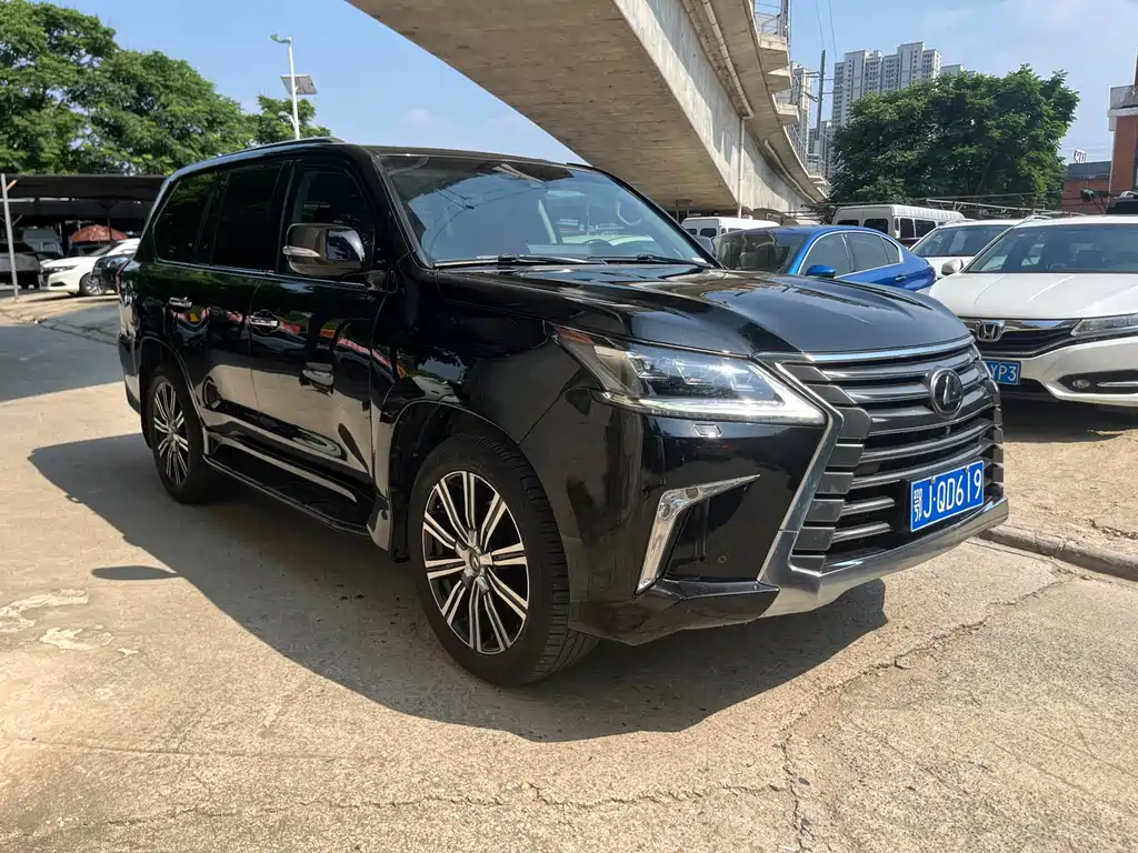Lexus LX 570 Distinguished Luxury