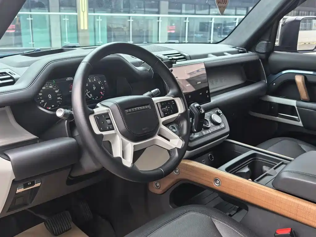 Land Rover Defender 90 2.0 T P300 X-DYNAMIC HSE