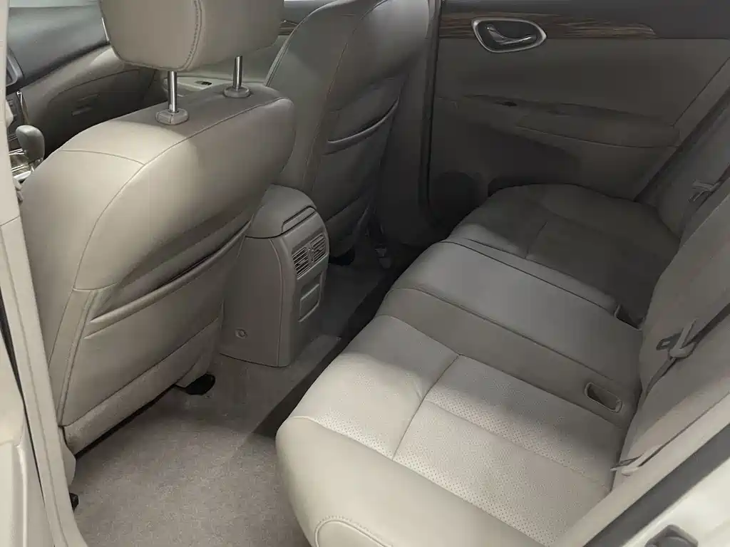 Sylphy 1.6 XV CVT Premium