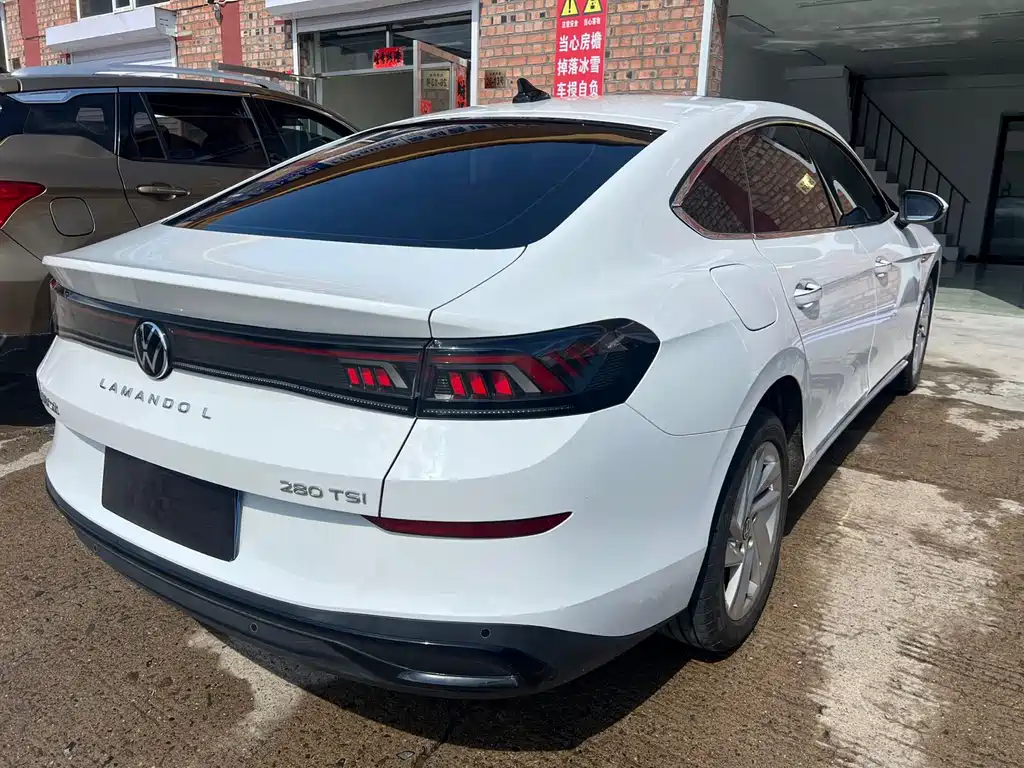 Lamando Lamando L 280 TSI DSG Dazzle Hot