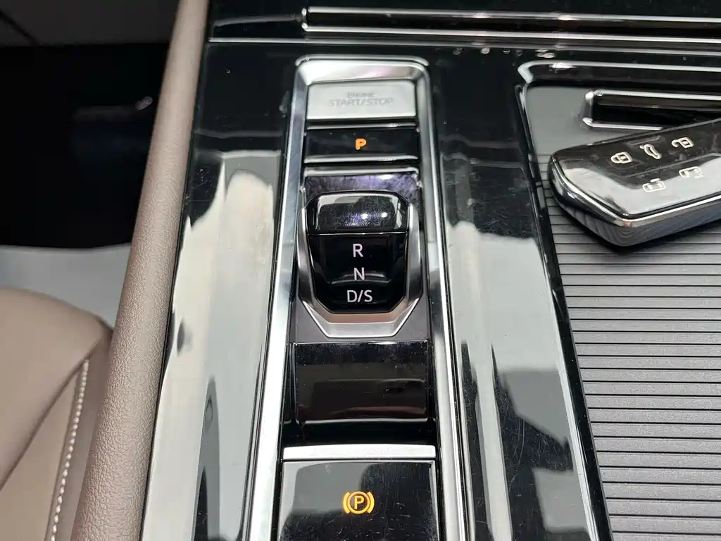 Viloran 330 TSI Luxury