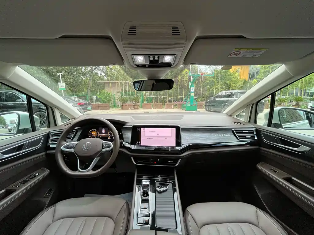 Viloran 330 TSI Luxury