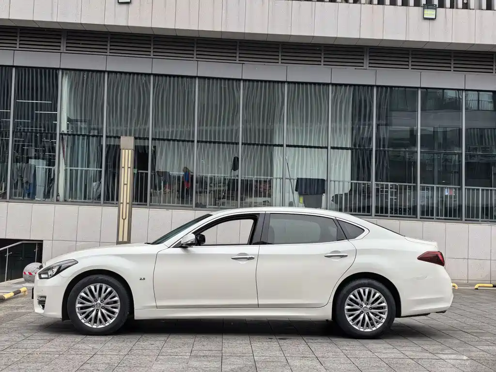 Infiniti Q70 Q70 L 2.5 L Joy