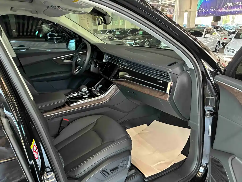 Audi Q7 55 TFSI quattro S line Black Warrior