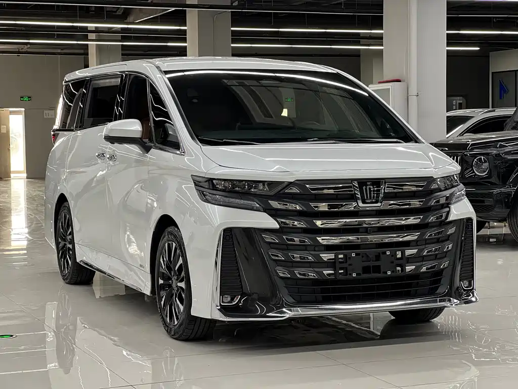 Vellfire Crown Dual Engine 2.5 L Supreme Executive
