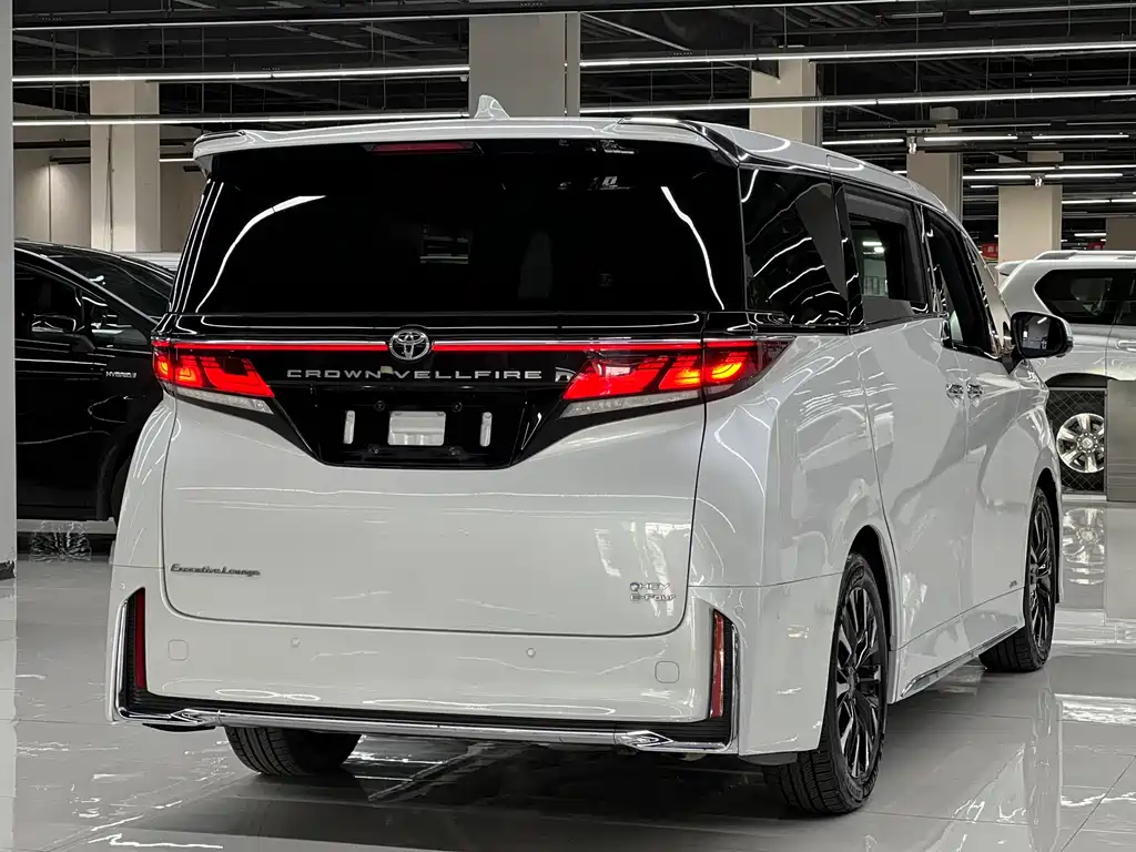 Vellfire Crown Dual Engine 2.5 L Supreme Executive