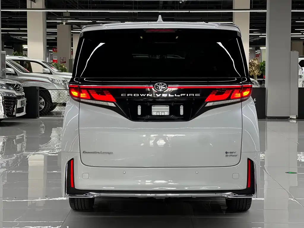 Vellfire Crown Dual Engine 2.5 L Supreme Executive
